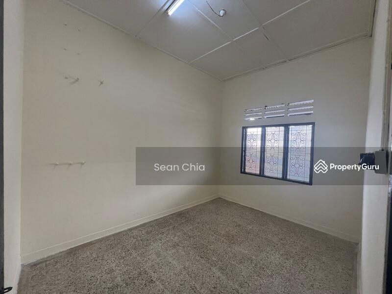 Untuk Dijual - Newly Refurbished 1sty House 20x80 4R2B Nearby Maybank Meru Klang